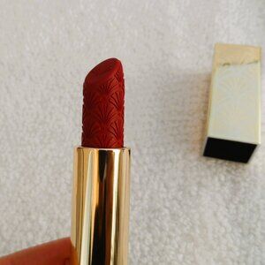 Estee Lauder- limited edition lipstick RED VELVET - NEW